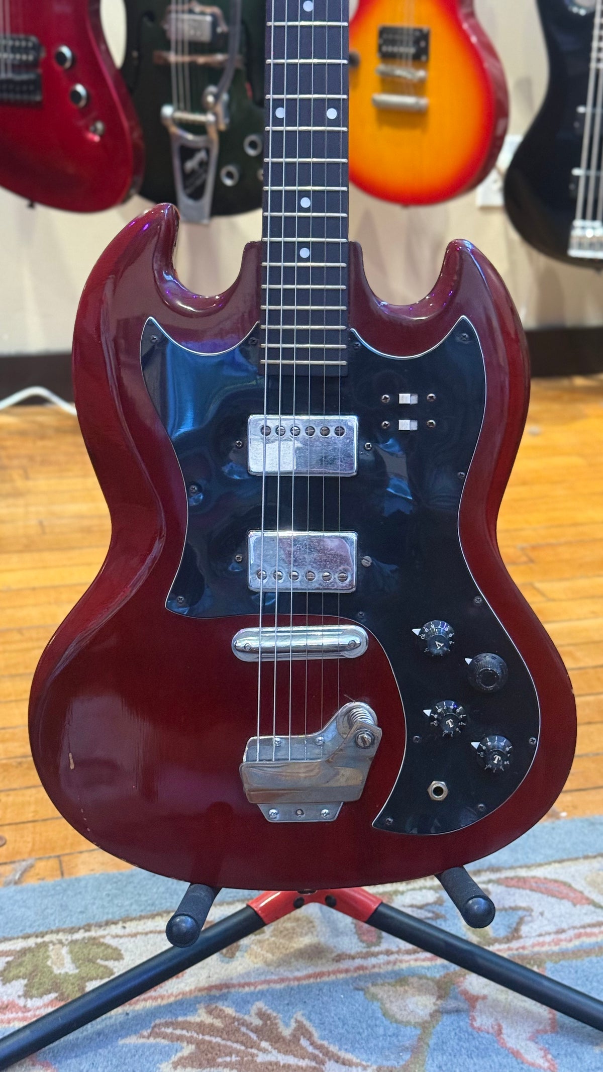 Unbranded SG-Style Electric Guitar – Cherry Red — body detail